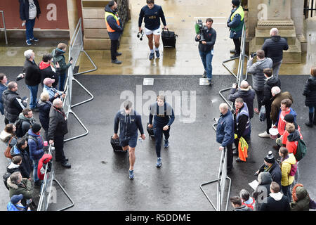Twickenham, Regno Unito. Il 1 dicembre 2018. Twickenham, Regno Unito , 1 dicembre 2018. Twickenham, Londra, UK, 01 dicembre, 2018. Barbari e Argentina arrivo del team durante il Killik Cup - barbari v Argentina a Twickenham Stadium il Sabato, 01 dicembre 2018. Londra Inghilterra. (Solo uso editoriale, è richiesta una licenza per uso commerciale. Nessun uso in scommesse, giochi o un singolo giocatore/club/league pubblicazioni.) Credito: Taka G Wu/Alamy News Foto Stock