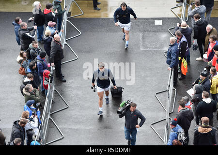Twickenham, Regno Unito. Il 1 dicembre 2018. Twickenham, Regno Unito , 1 dicembre 2018. Twickenham, Londra, UK, 01 dicembre, 2018. Barbari e Argentina arrivo del team durante il Killik Cup - barbari v Argentina a Twickenham Stadium il Sabato, 01 dicembre 2018. Londra Inghilterra. (Solo uso editoriale, è richiesta una licenza per uso commerciale. Nessun uso in scommesse, giochi o un singolo giocatore/club/league pubblicazioni.) Credito: Taka G Wu/Alamy News Foto Stock