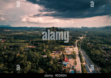 Grotte di calcare complesso alla campagna della Malaysia Foto Stock