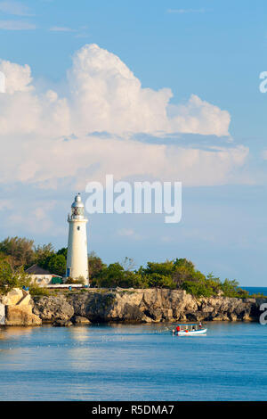 Costa frastagliata & Lighthouse, West End, Negril, Westmoreland parrocchia, in Giamaica, Caraibi Foto Stock