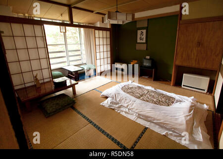 Giappone, isola di Honshu, Togakushi Mountain Range, ryokan tradizionale giapponese (Guesthouse) Foto Stock