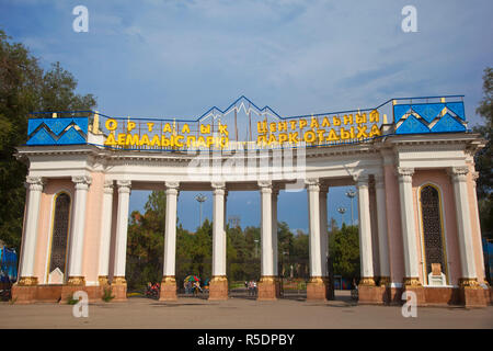 Il Kazakistan, Almaty, ingresso al Central - Gorky Park Foto Stock