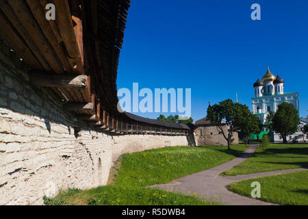 Russia, Pskovskaya oblast di Pskov, Pskov il Cremlino e la Cattedrale della Trinità Foto Stock