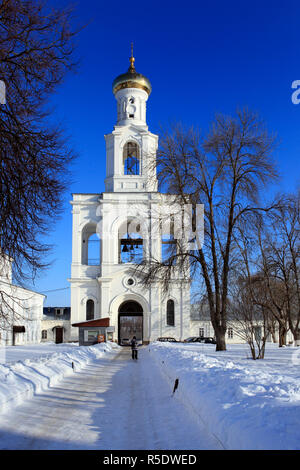 Campanile di San Giorgio (Yuriev) monastero, Veliky Novgorod, Novgorod, Russia Foto Stock