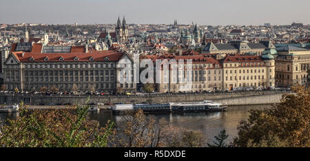 Vista aerea di Praga Cechia. Praga è la quattordicesima città più grande in Europa e la storica capitale della Boemia. Foto Stock