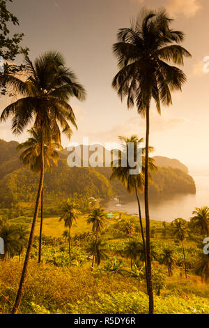 Saint Vincent e Grenadine, San Vincenzo, costa sottovento, Chateaubelair, elevati vista costiera Foto Stock