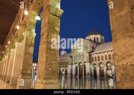 In Siria, a Damasco, antica città, Umayyad moschea, cortile principale Foto Stock