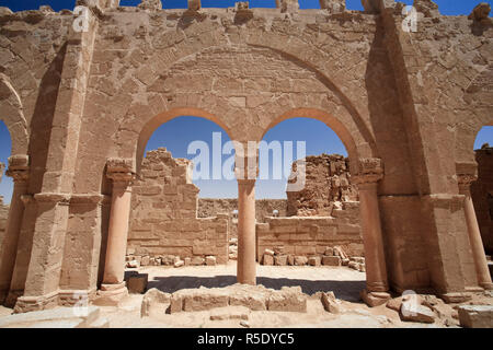 Siria, deserto centrale, resti di antiche Rasafa città murata (III secolo D.C.), Basilica di San Sergio Foto Stock