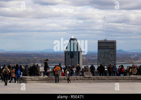 Montreal, Quebec / Canada - Ottobre 21, 2018. Mount Royal Belvedere piena di gente. Foto Stock