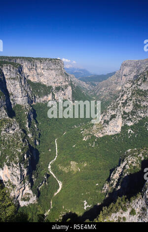 Grecia Epiro, ragion Zagorohoria montagne, Vikos Gorge National Park (mondo gola più profonda), Oxya Lookout Foto Stock