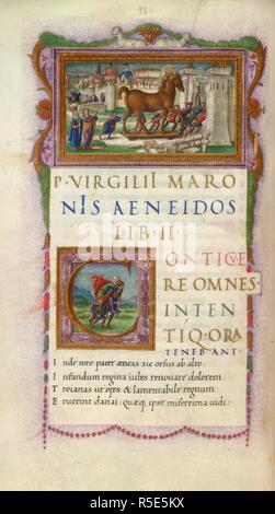 Prenota II. Il cavallo di Troia di entrare i cancelli di Troy, e la città di masterizzazione. Testo con iniziale 'C', trasporto di Enea e Anchise Ascanius leader. Il manoscritto fu probabilmente prodotta per Ludovico Agnelli, Vescovo di Cosenza. Eneide. Italia [Roma?]; 1497-1499. Fonte: re 24, f.73v. Lingue: Latina. Foto Stock