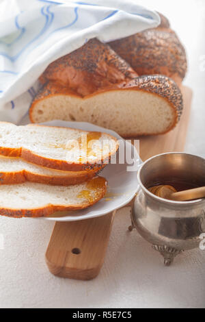 Trecciato Challah pane e miele Foto Stock