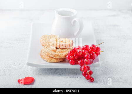 A forma di cuore wiith biscotti di zucchero e cannella Foto Stock