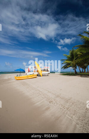 Puerto Rico, East Coast, Luquillo, Playa Luquillo Beach, noleggio kayak Foto Stock