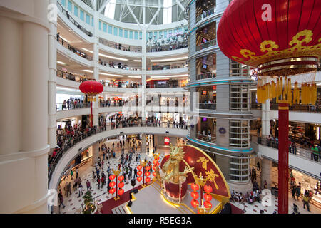 Suria KLCC Shopping Mall (sotto le Torri Petronas), Kuala Lumpur, Malesia Foto Stock