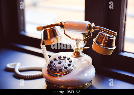 Vintage telefono con facciata di perla Foto Stock