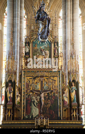 In Germania, in Baviera, la Strada Romantica, Dinkelsbuhl, St.Georges Chiesa, l'Altare Maggiore Foto Stock