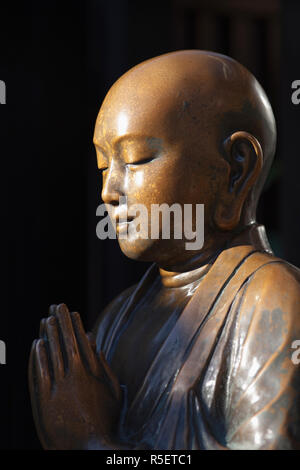 Giappone Tokyo Asakusa, Tempio di Asakusa Kannon, Statua del Buddha Foto Stock