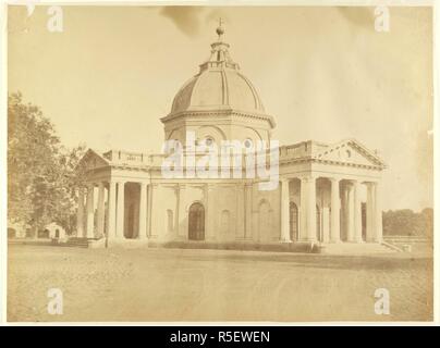 Skinner's Chiesa, Delhi. Vista generale di St James's Chiesa, noto come Skinner's Chiesa dopo Col James Skinner, che ha commissionato la costruzione. Progettato da Maj Robert Smith, fu costruita btween 1826-36. Pianta cruciforme, con tre portici porticati e una centrale a cupola ottagonale. Skinner's Chiesa, Delhi. 1858. Fonte: Photo 32/3. Autore: Tytler, Robert. Tytler Harriet. Foto Stock