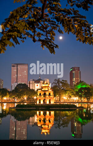 Il Vietnam, Hanoi, Lago Hoan Kiem e la Pagoda della tartaruga Foto Stock