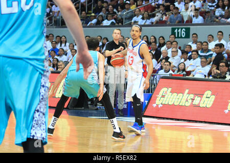 Pasay City, Filippine. 30 Novembre, 2018. Marcio Lassiter (13, bianco) chiama per un gioco durante il loro FIBA match contro il Kazakistan. Credito: Dennis Jerome Acosta/ Pacifico premere/Alamy Live News Foto Stock