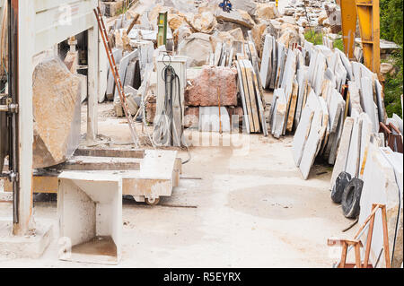 Impianto per il taglio di blocchi lapidei in lastre per edilizia Foto Stock