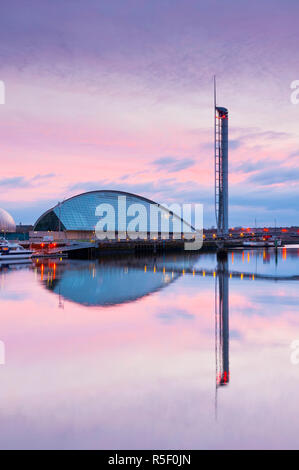 Regno Unito, Scozia, Glasgow Science Centre e Torre di Glasgow sul fiume Clyde Foto Stock