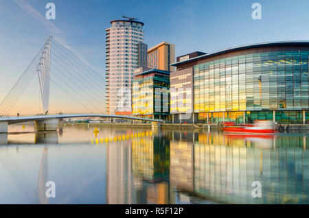 Regno Unito, Inghilterra, Greater Manchester, Salford, Salford Quays, North Bay, alloggiamento MediaCityUK BBC. Foto Stock