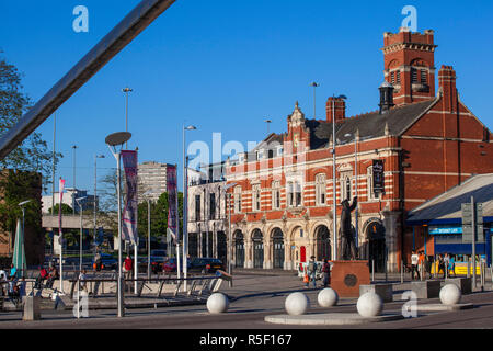 Regno Unito, Inghilterra, Birmingham, Coventry, la vecchia stazione di fuoco houseing ora un ristorante, bar e night-club Foto Stock