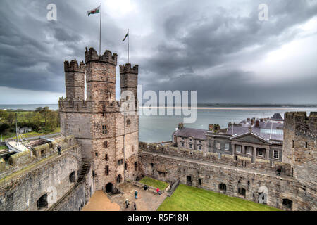 La Torre Aquila, Castello, Caernarfon, Gwynedd, Wales, Regno Unito Foto Stock