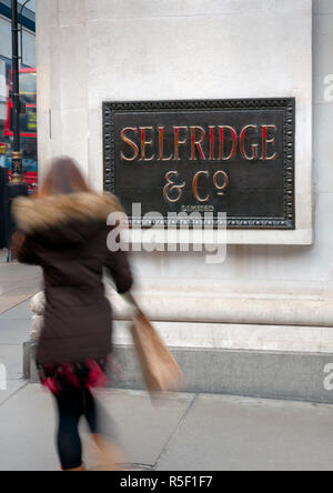 Regno Unito, Inghilterra, London, Oxford Street, dal grande magazzino Selfridges Foto Stock