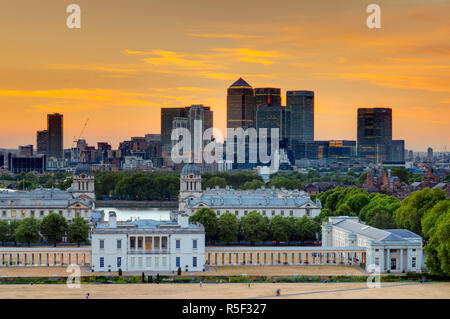 Regno Unito, Londra Greenwich, il parco di Greenwich, il National Maritime Museum e da Canary Wharf Foto Stock
