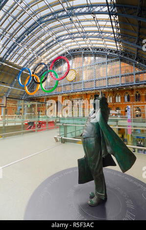 Regno Unito, Inghilterra, Londra, St Pancras stazione ferroviaria, anelli olimpici Foto Stock