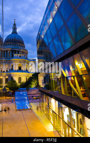 Regno Unito, Inghilterra, Londra, Cattedrale di San Paolo da una nuova change Foto Stock