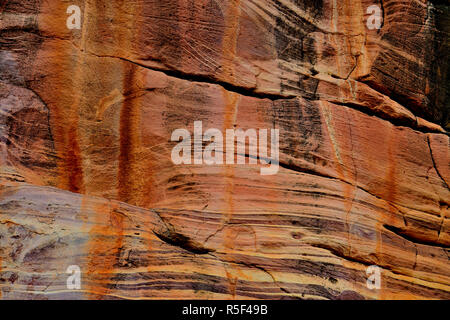 Modelli di arenaria sulle Grotte Badami templi, Badami, Bagalkot, Karnataka, India Foto Stock