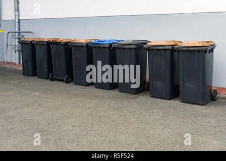 bidoni della spazzatura Foto Stock