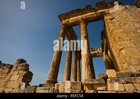 La Tunisia, Central Western Tunisia, Dougga, di epoca romana le rovine della città, sito UNESCO, il Capitole, Quadrato dei venti Foto Stock