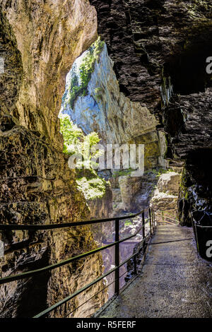 Il fiume che scorre attraverso il Breitachklamm Gorge Foto Stock