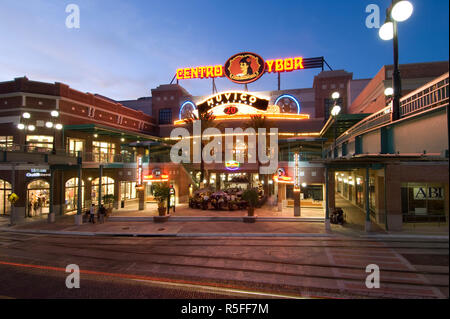Stati Uniti d'America, Florida, Tampa, Ybor City, storico, animazione serale Foto Stock