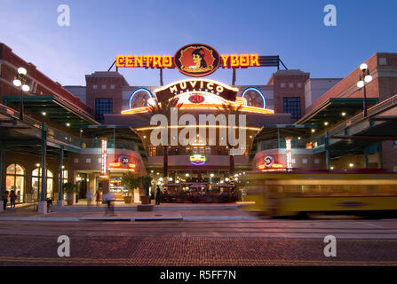 Stati Uniti d'America, Florida, Tampa, Ybor City, storico, animazione serale Foto Stock
