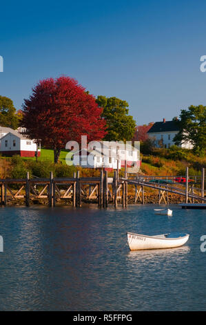 Stati Uniti d'America, Maine, Pemaquid Peninsular, Porto Nuovo, Astice barche da pesca e pontili Foto Stock