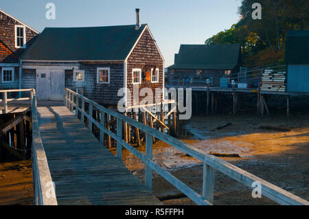 Stati Uniti d'America, Maine, Pemaquid Peninsular, Porto Nuovo, Astice barche da pesca e pontili Foto Stock