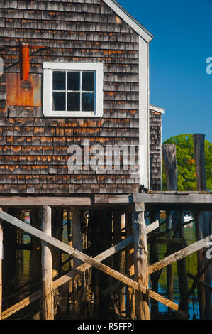 Stati Uniti d'America, Maine, Pemaquid Peninsular, Porto Nuovo, Astice barche da pesca e pontili Foto Stock