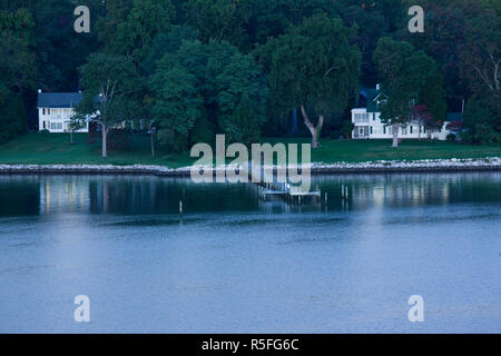 Stati Uniti d'America, Maryland, Annapolis, case lungo il fiume Severn Foto Stock