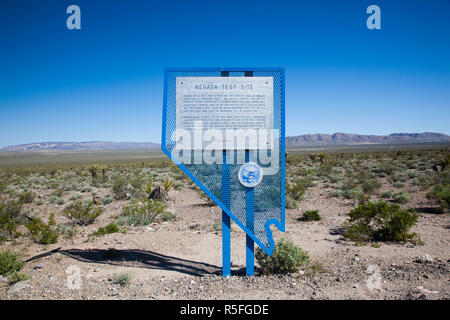 Stati Uniti d'America, Nevada, Grande Bacino, Mercurio, Nevada Test Site segno, sito di metà del XX secolo delle armi nucleari USA prove Foto Stock