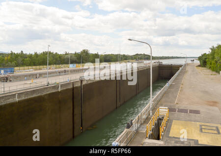 Vista della serratura Iffezheim Foto Stock