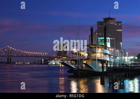 Stati Uniti d'America, Louisiana, New Orleans, World Trade Center, riverboat e Mississippi Riverfront Foto Stock