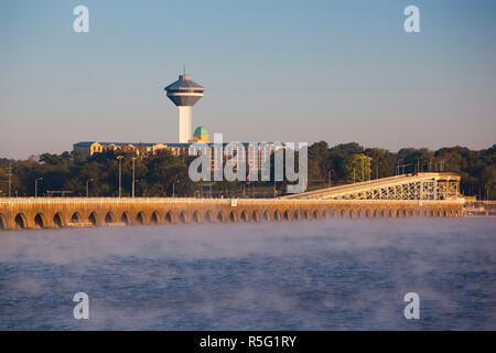 Stati Uniti d'America, Alabama, muscolo sciami zona, Firenze, Torre del Rinascimento, Wilson Lock e la diga del lago di Wilson e sul fiume Tennessee Foto Stock