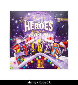 SWINDON, Regno Unito - 1 dicembre 2018: Cadburys eroi avvento Natale-ura Avvento Calendario su uno sfondo bianco. Foto Stock