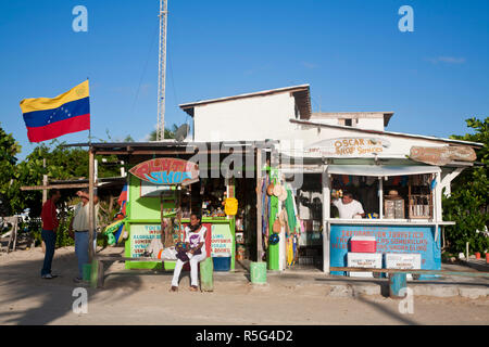 Venezuela, Arcipelago di Los Roques Parco Nazionale Gran Roque, Oscar shop da airport Foto Stock